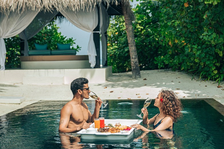 Cupid Floating Champagne Breakfast
