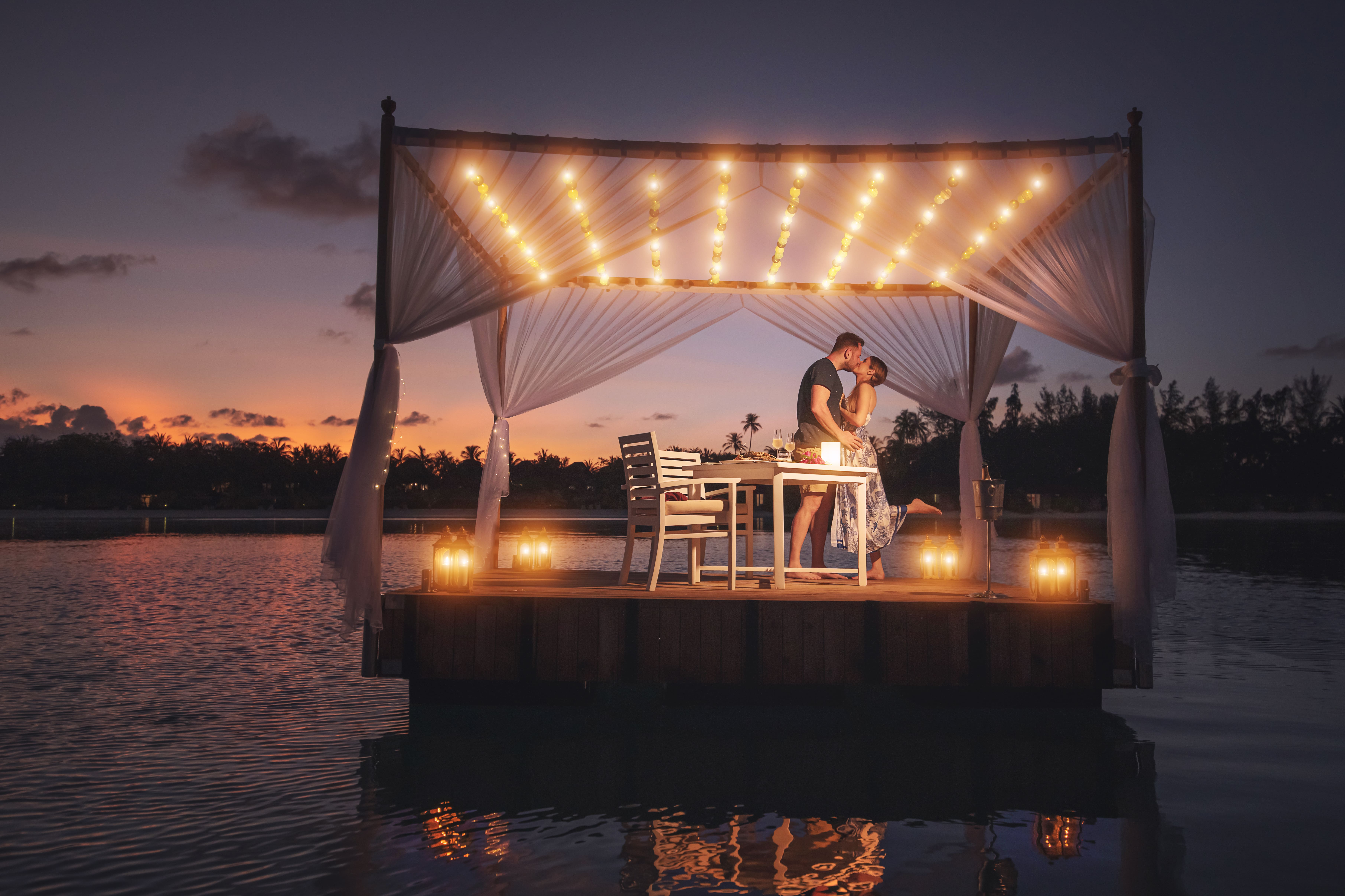 Floating Dinner 3 Min