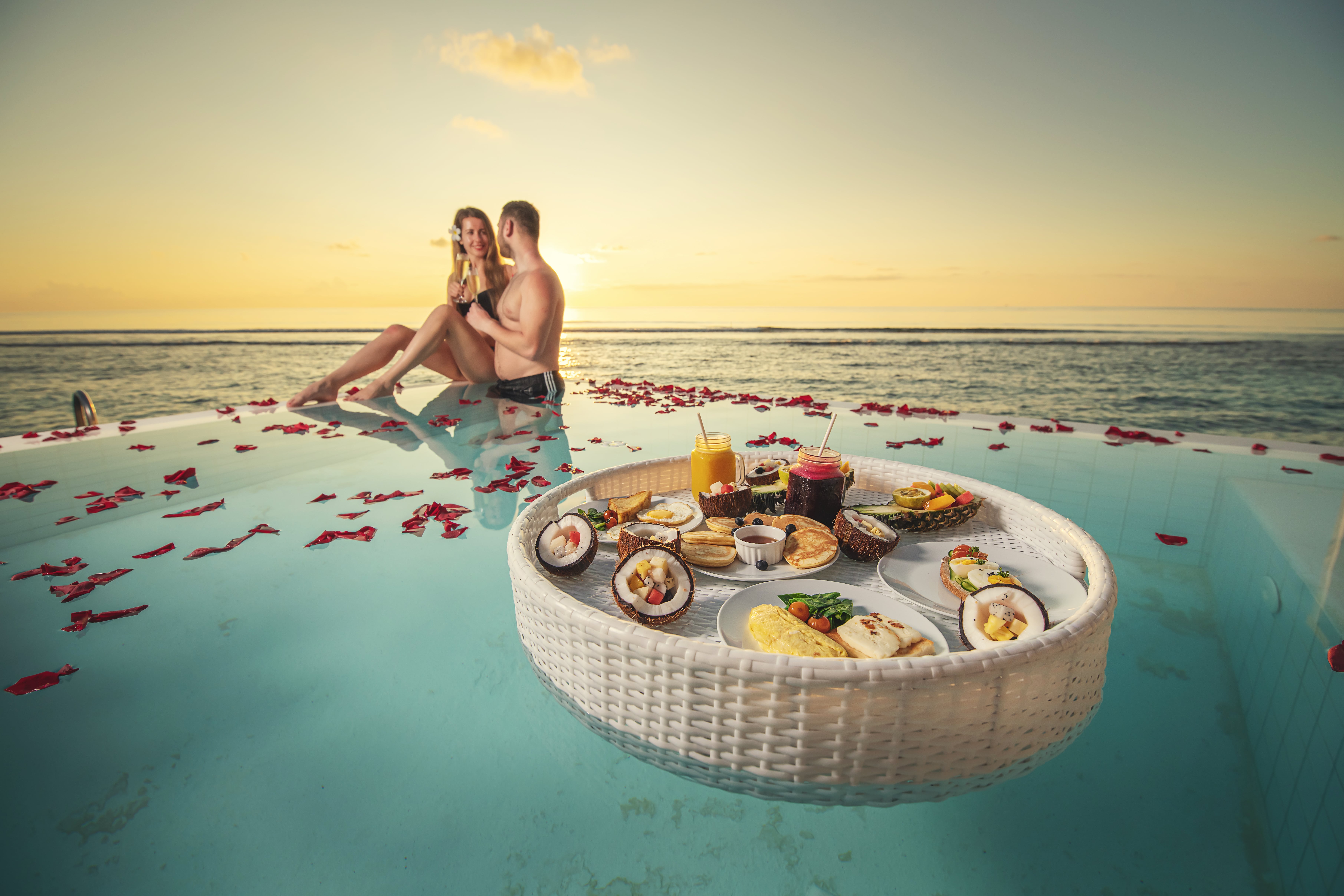 Honeymoon 01 Min