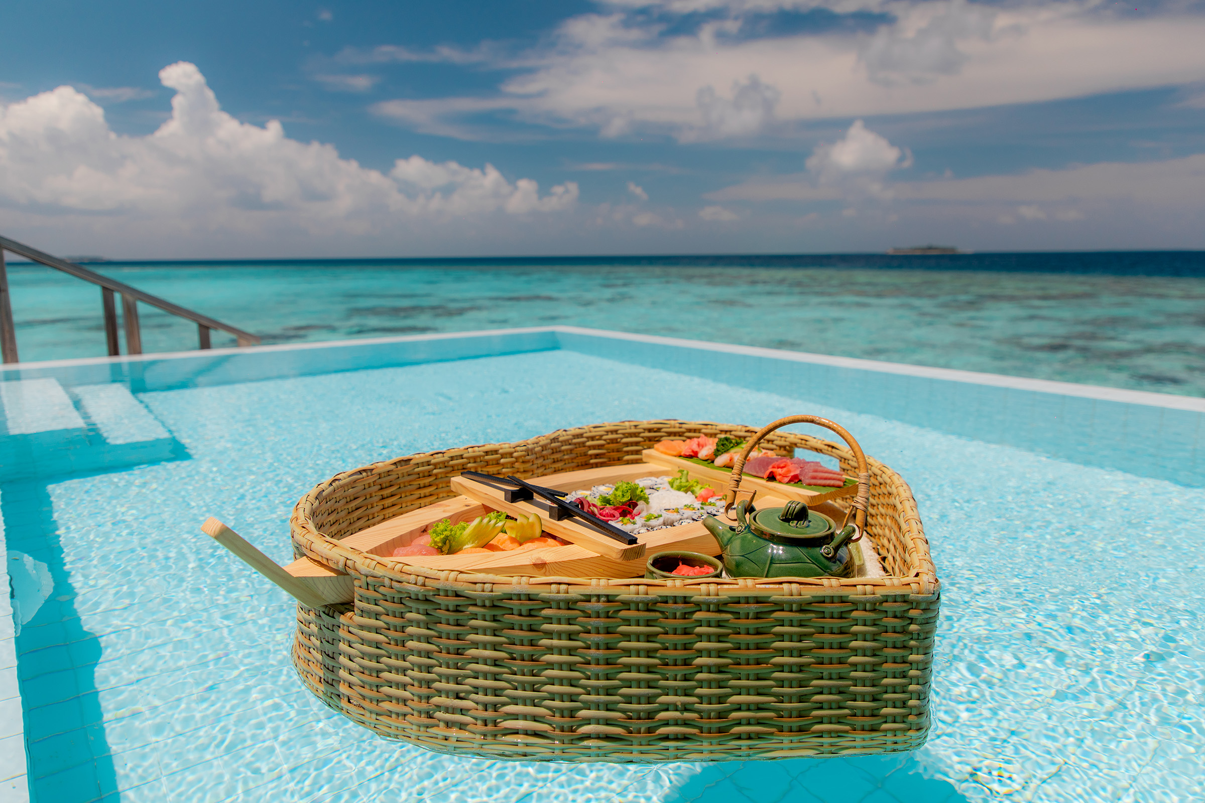 Sushi Sashimi Floating Delights 8 R