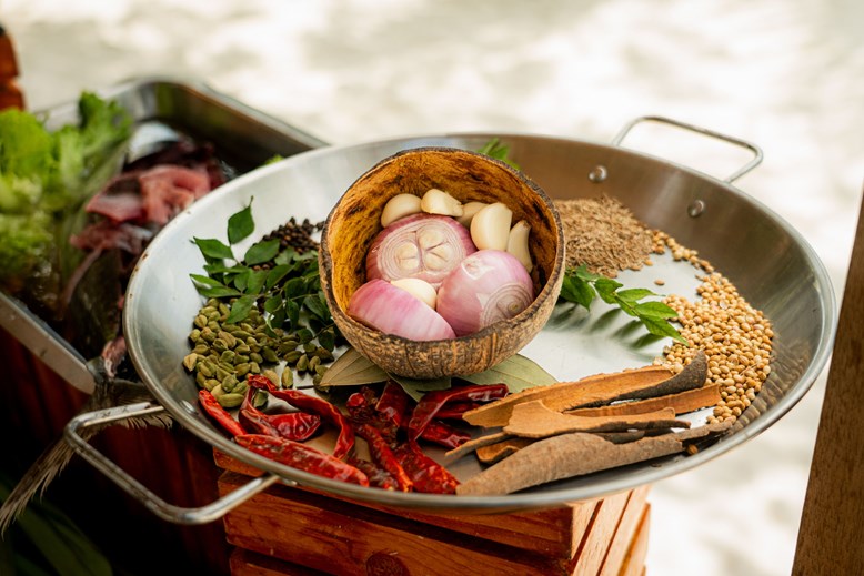 Kandu Kukulhu - cooking at Sun Siyam VIlu reef -1