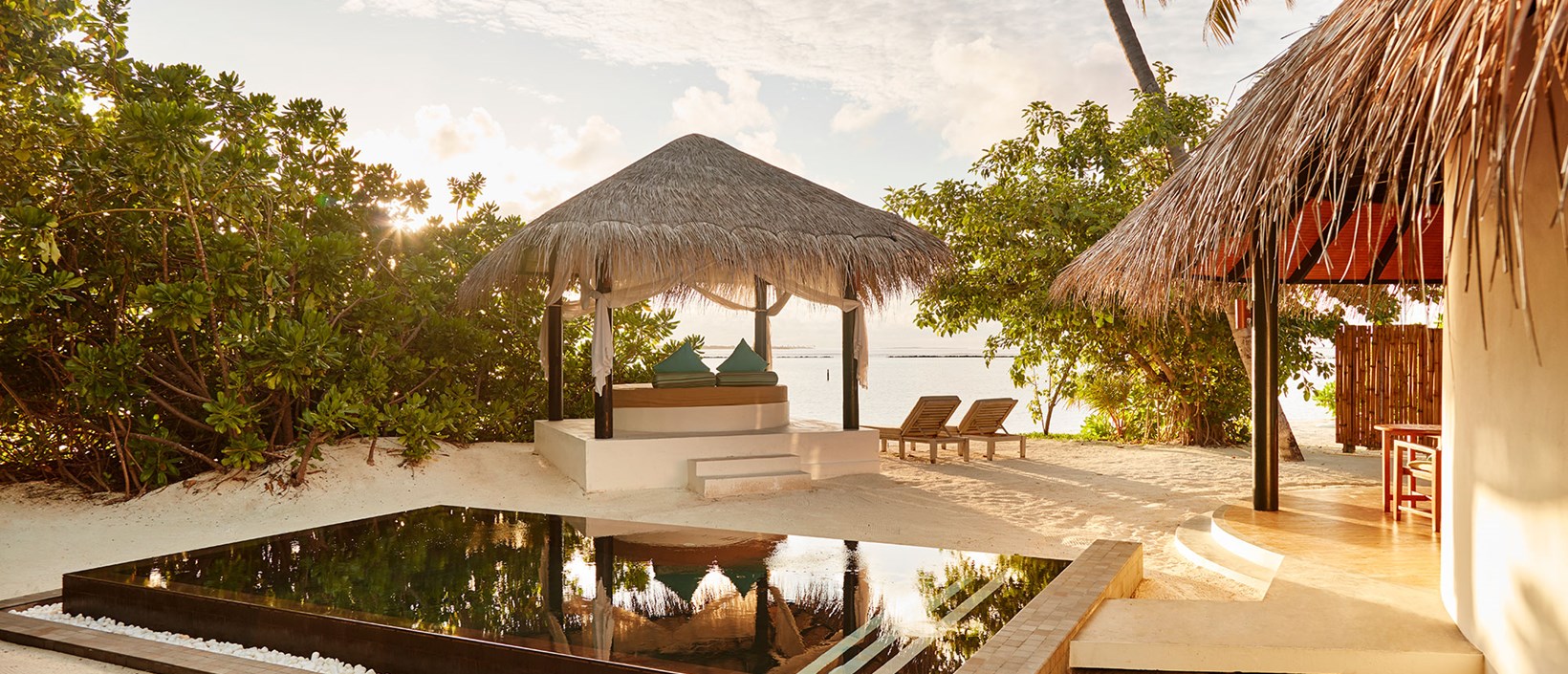 Family Deluxe Beach Villa with Pool