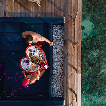 Iru Fushi Floating Breakfast 2 Web